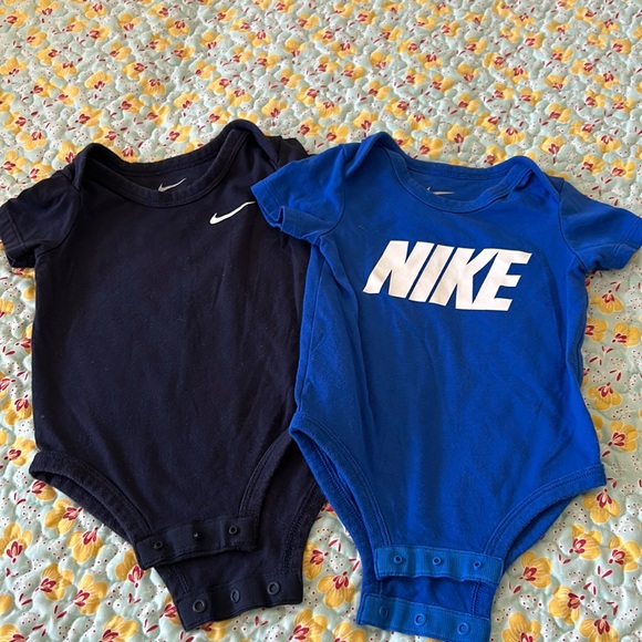 Nike Bundle Two 9 Months Nike Onesies Short Sleeve Snap Button Crotch - Picture 1 of 7